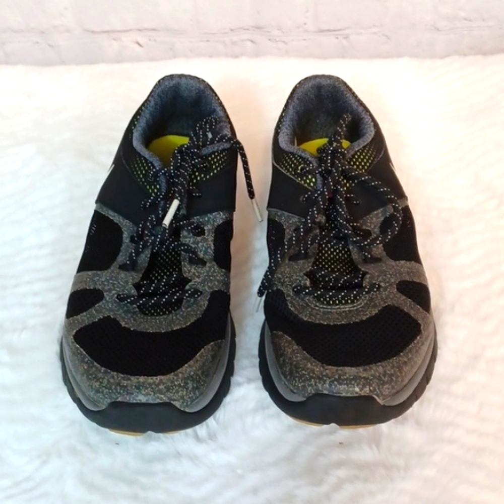 Nike FlexRun Black Athletic Sneakers sz‎ 5 Y